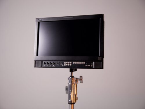 ECRAN JVC 17" et 24"